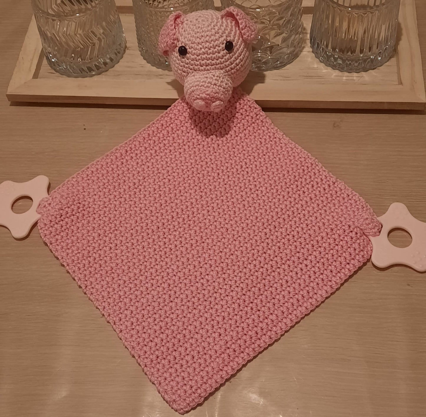 Gehaakte knuffel met bijtring (varken)