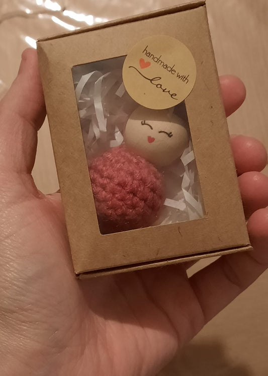 sleutelhanger gelukspoppetje gehaakt