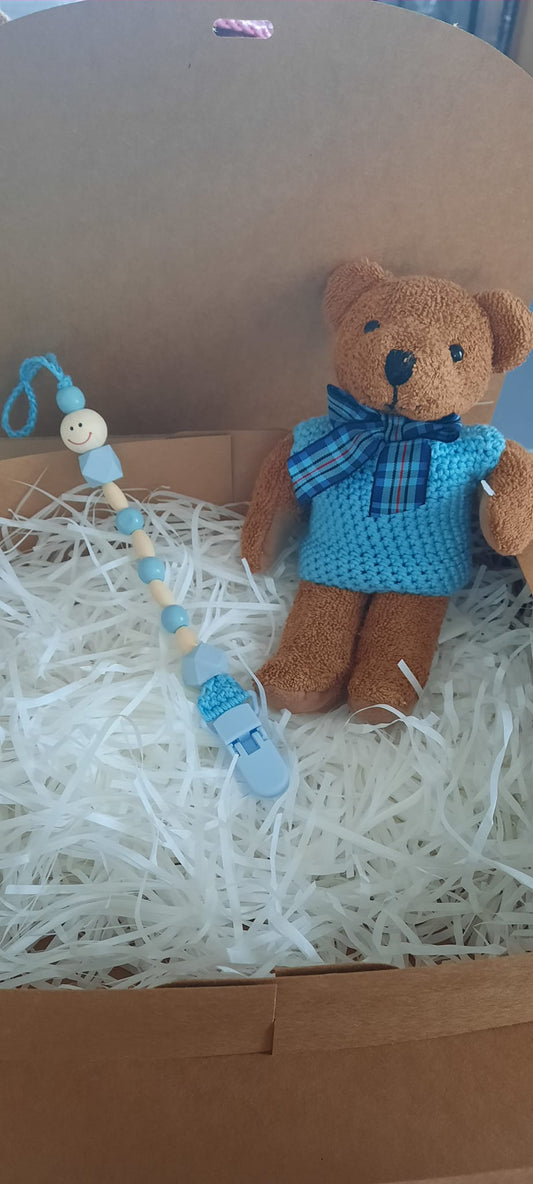 Knuffel met handgehaakte t-shirt + Speenkoord