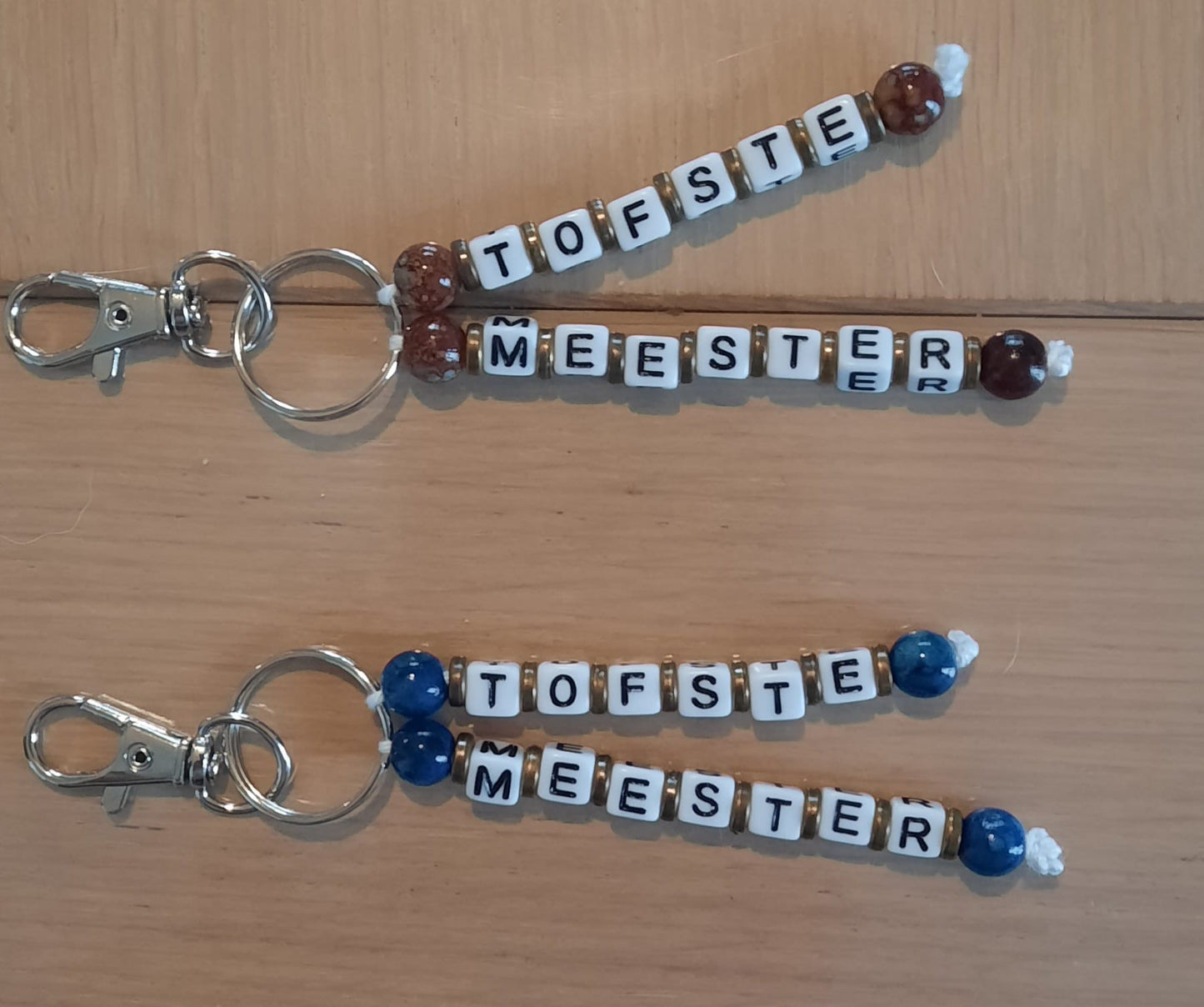 Sleutelhangers voor juf of meester , kan ook met naam